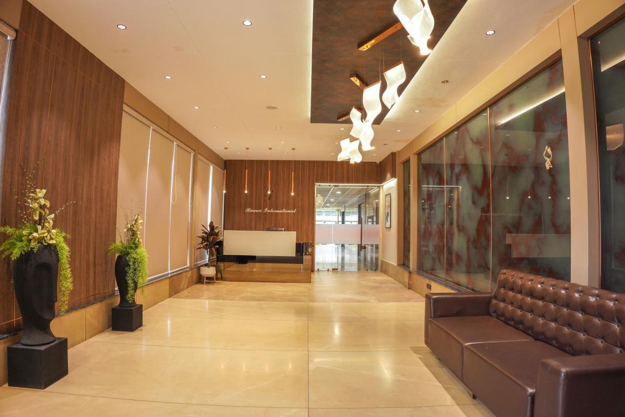 Ramee International Surat Hotell Exteriör bild