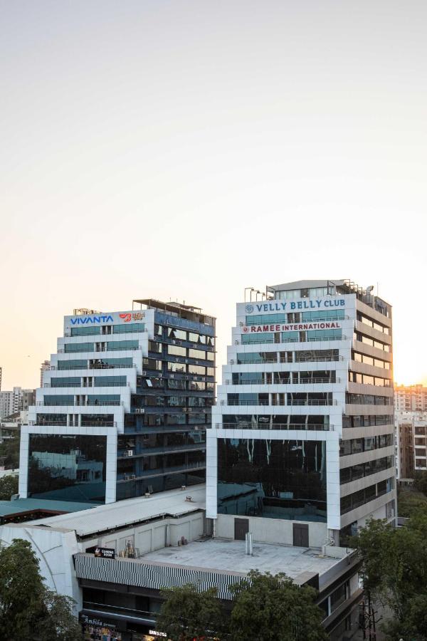 Ramee International Surat Hotell Exteriör bild