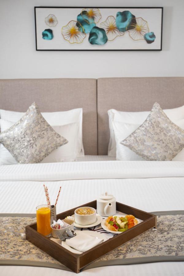 Ramee International Surat Hotell Exteriör bild