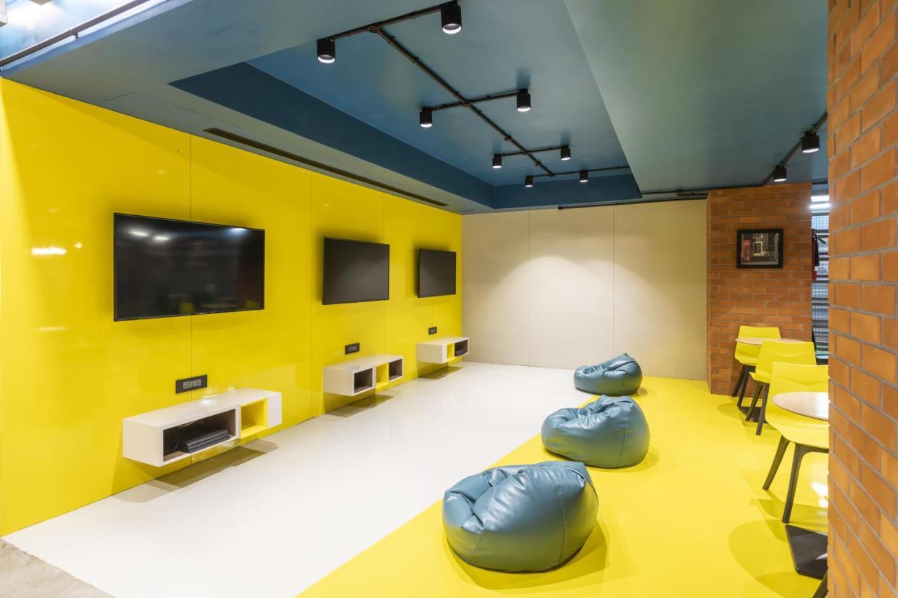 Ramee International Surat Hotell Exteriör bild