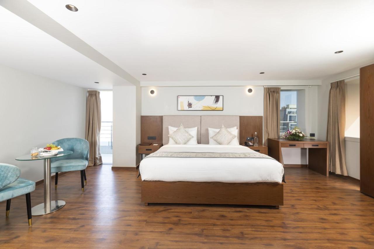 Ramee International Surat Hotell Exteriör bild
