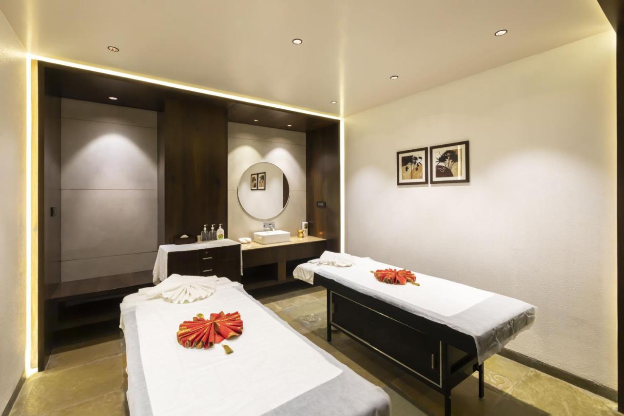 Ramee International Surat Hotell Exteriör bild