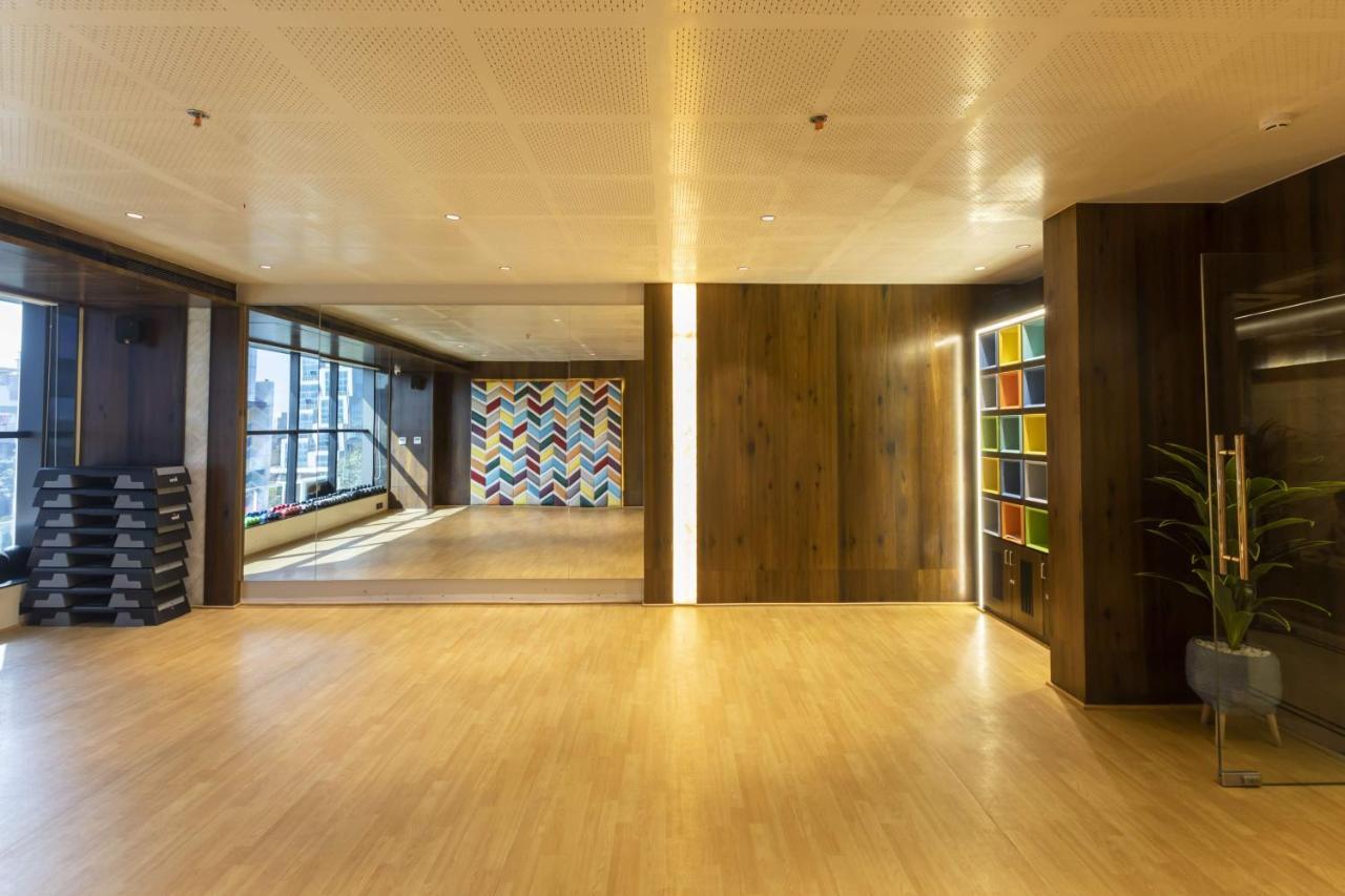 Ramee International Surat Hotell Exteriör bild
