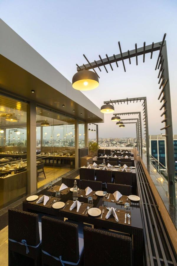 Ramee International Surat Hotell Exteriör bild