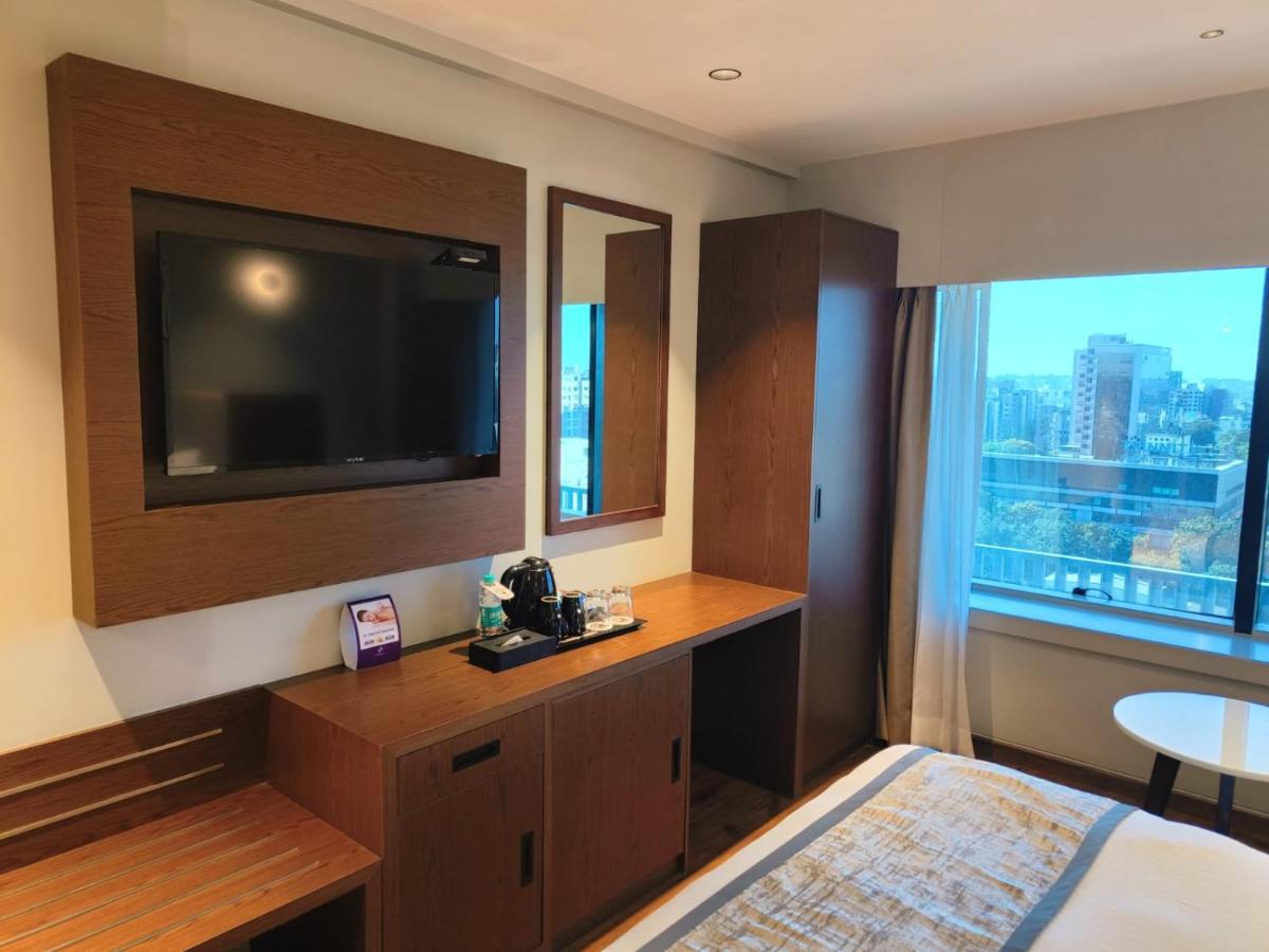 Ramee International Surat Hotell Exteriör bild