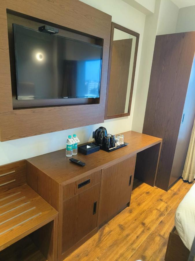 Ramee International Surat Hotell Exteriör bild