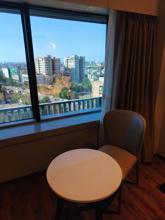 Ramee International Surat Hotell Exteriör bild