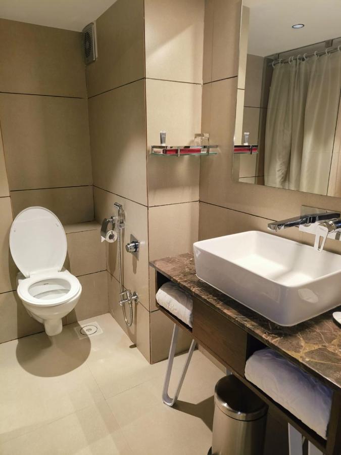 Ramee International Surat Hotell Exteriör bild
