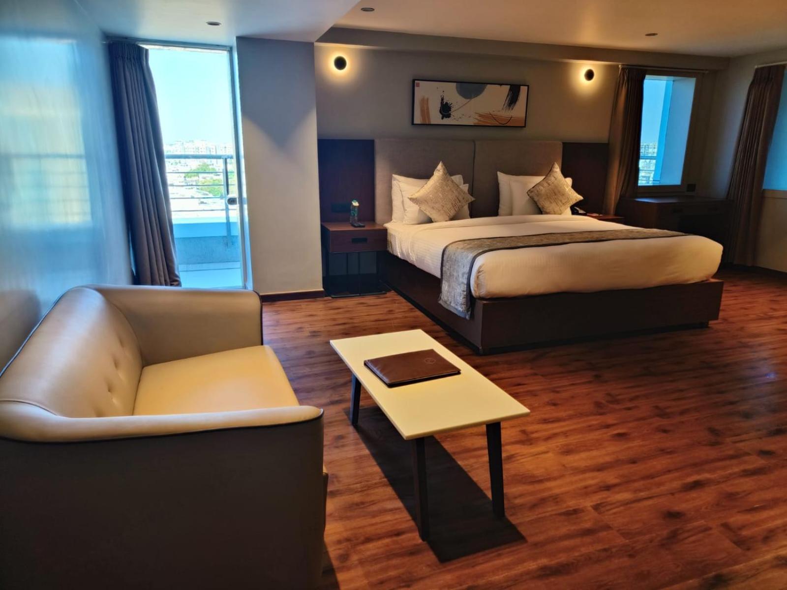 Ramee International Surat Hotell Exteriör bild