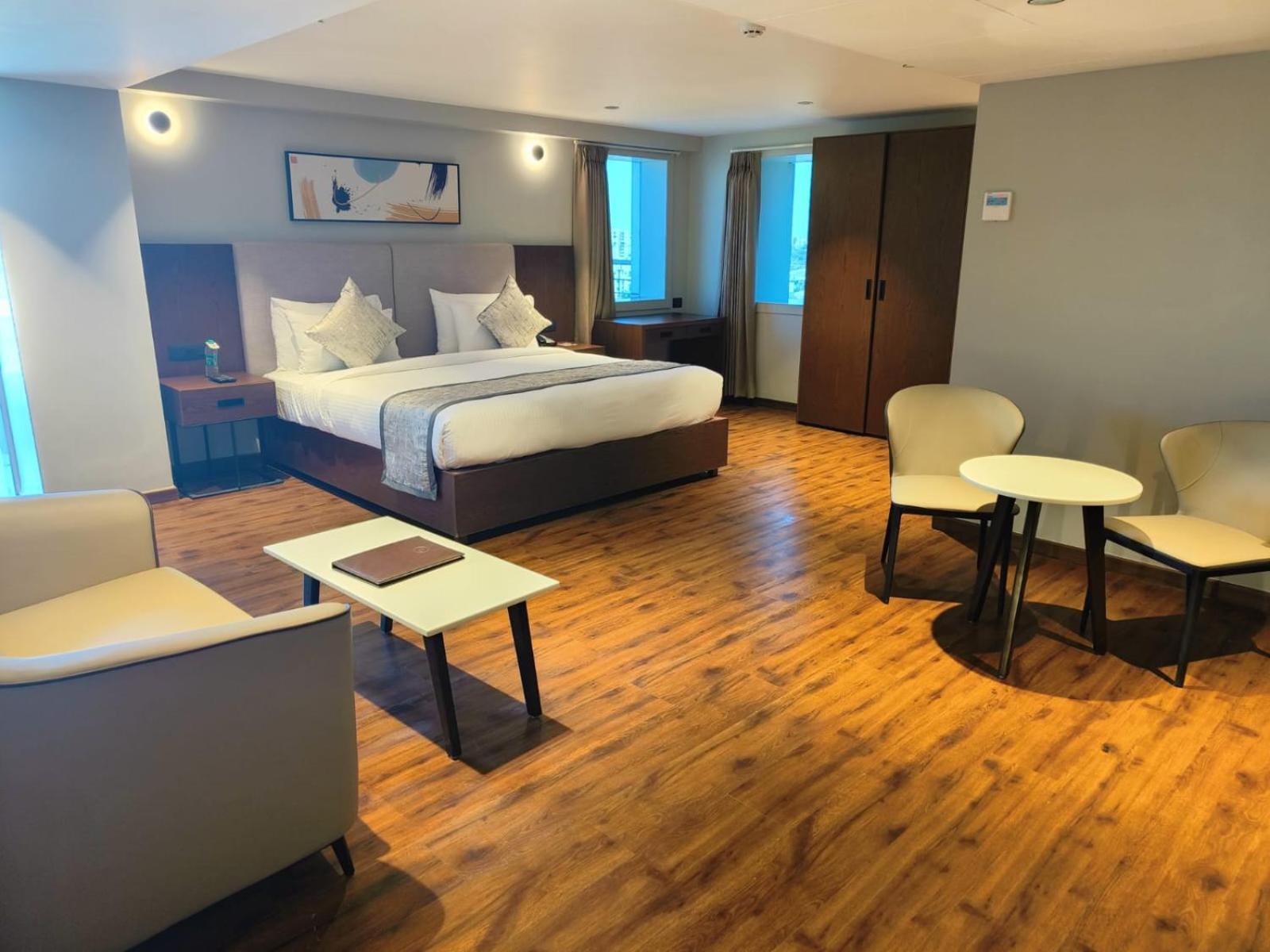 Ramee International Surat Hotell Exteriör bild