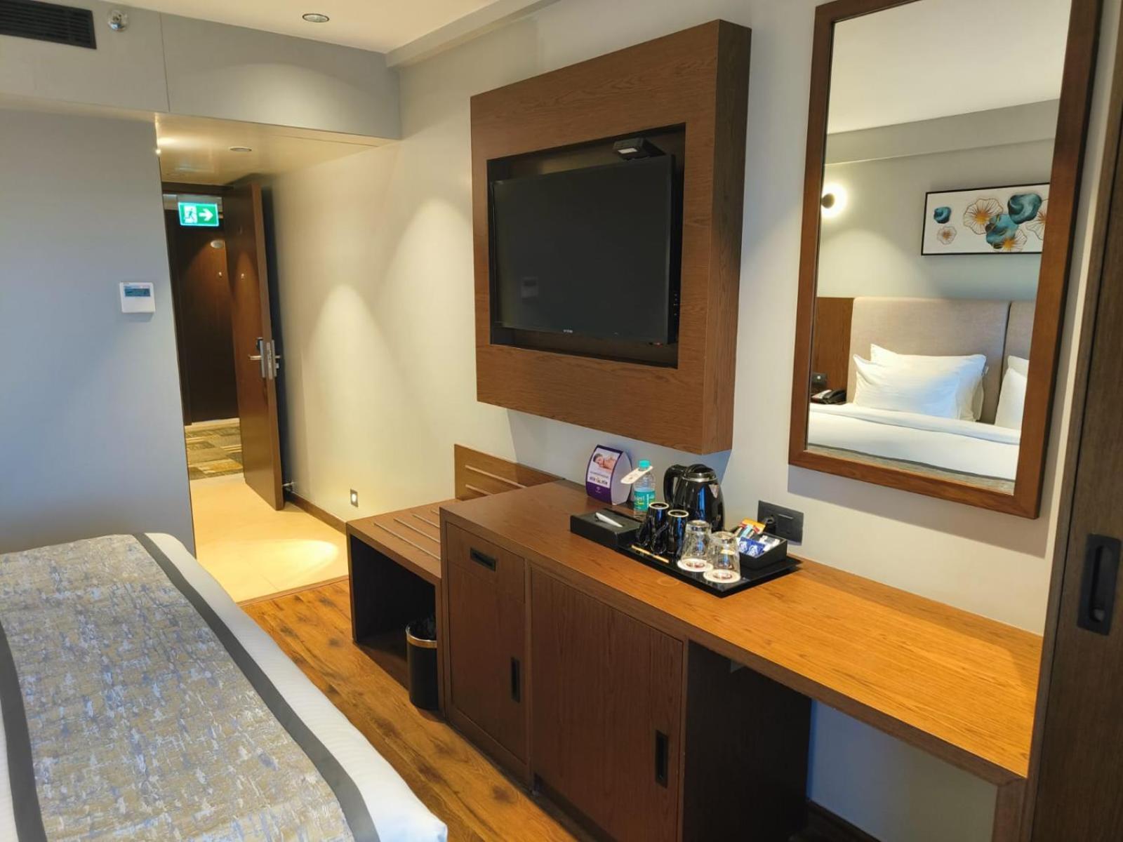 Ramee International Surat Hotell Exteriör bild
