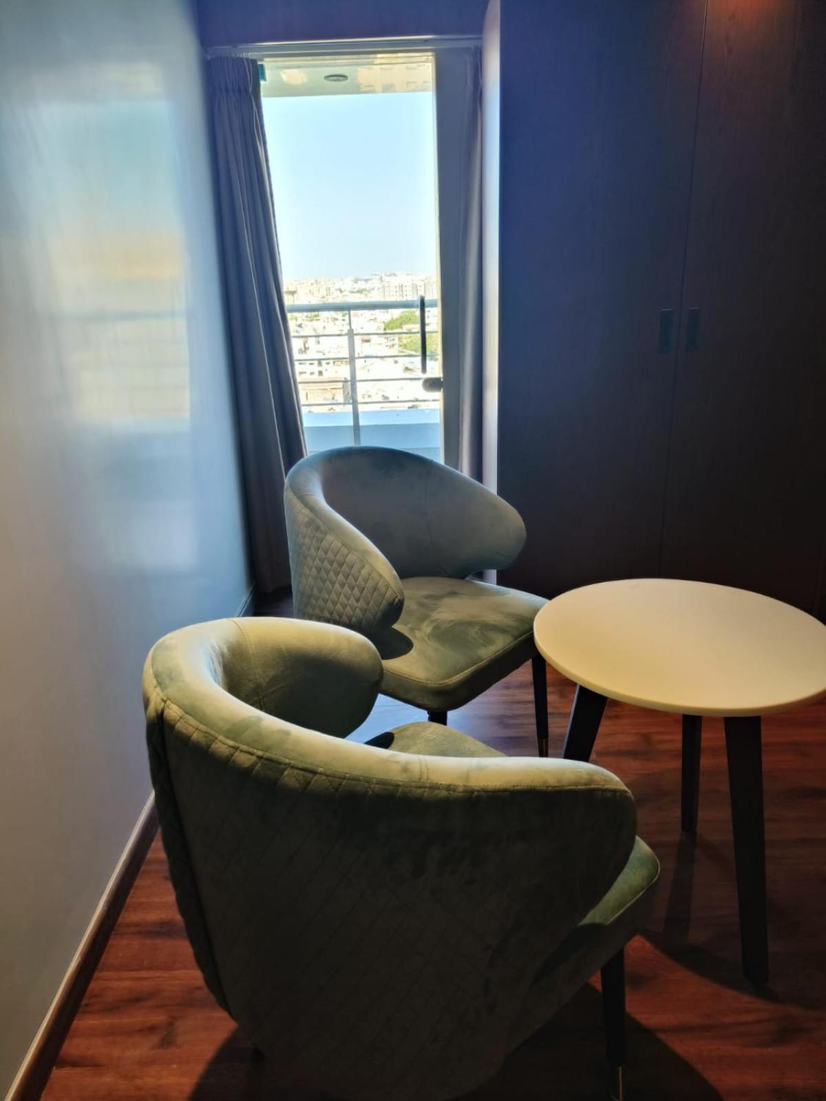 Ramee International Surat Hotell Exteriör bild