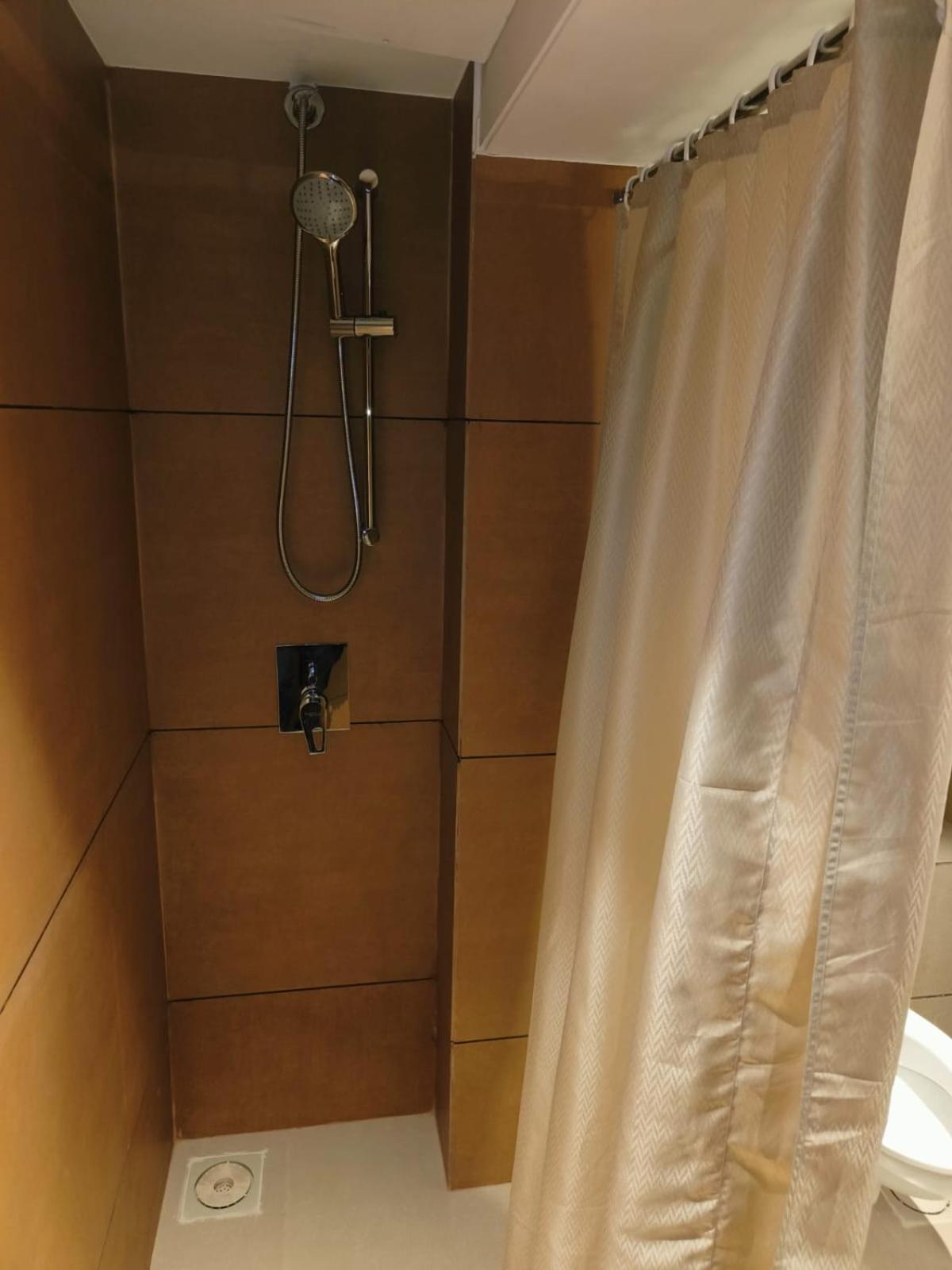 Ramee International Surat Hotell Exteriör bild