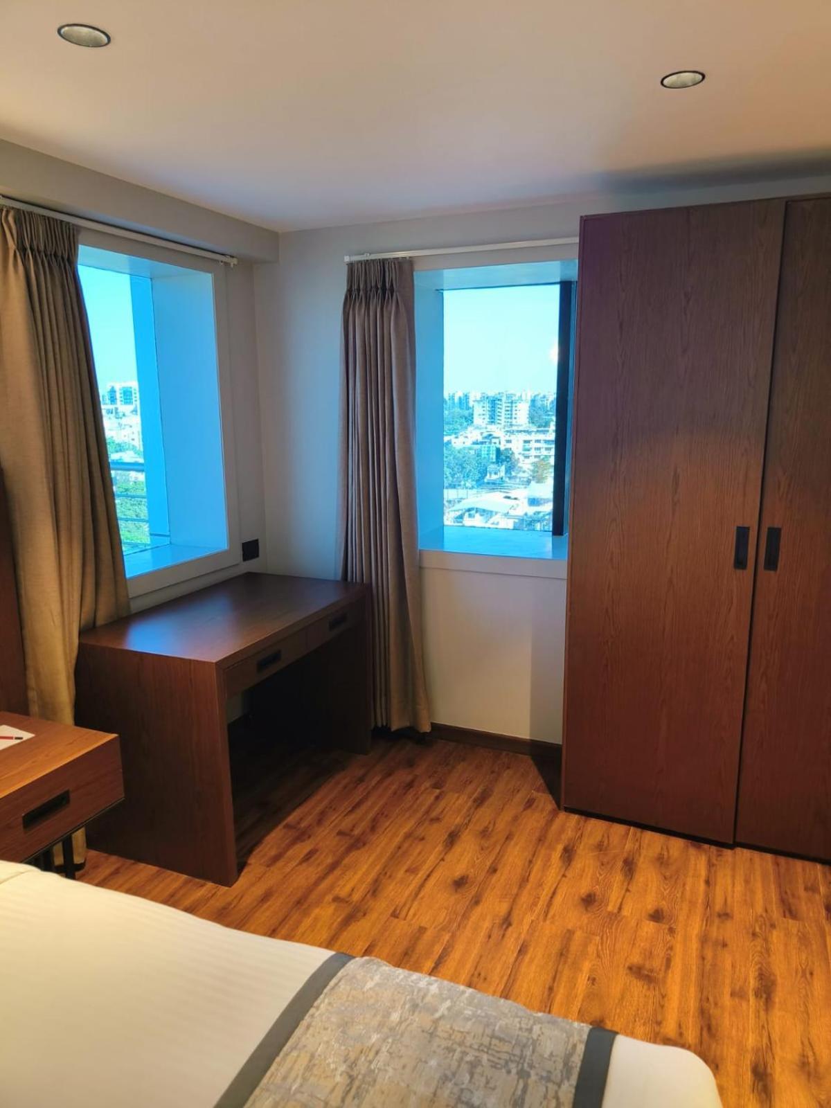 Ramee International Surat Hotell Exteriör bild
