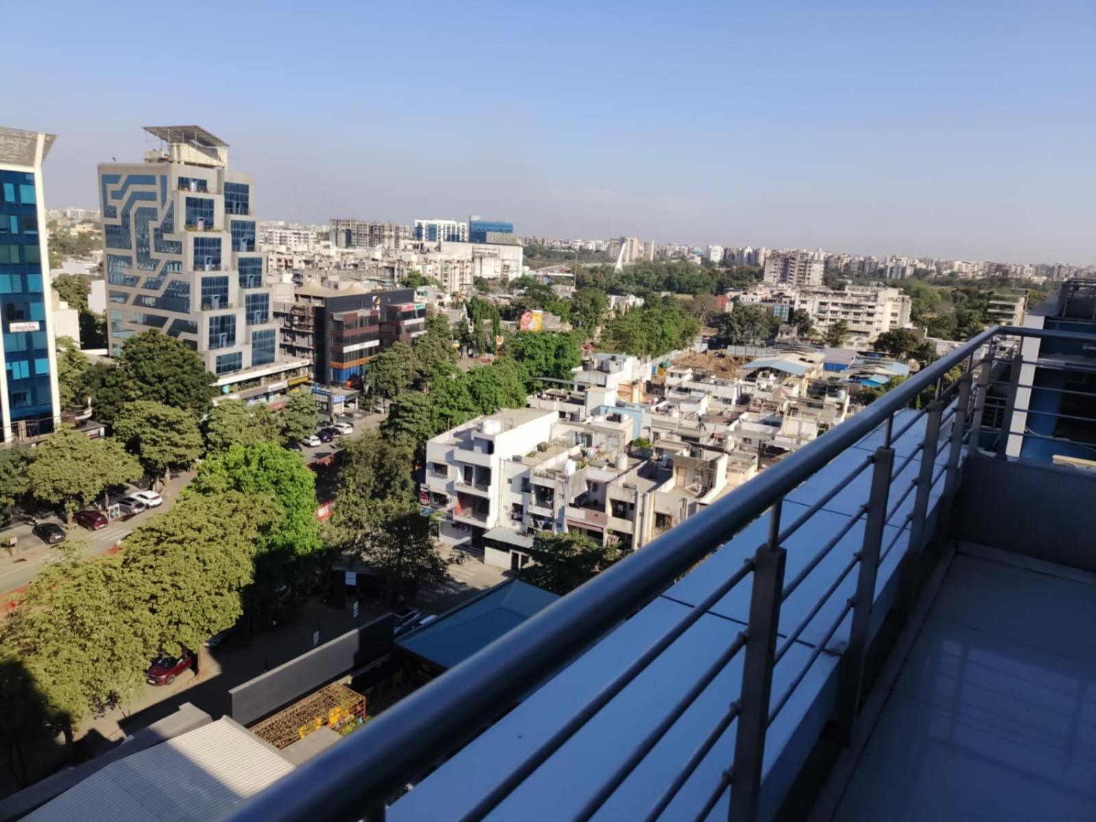 Ramee International Surat Hotell Exteriör bild