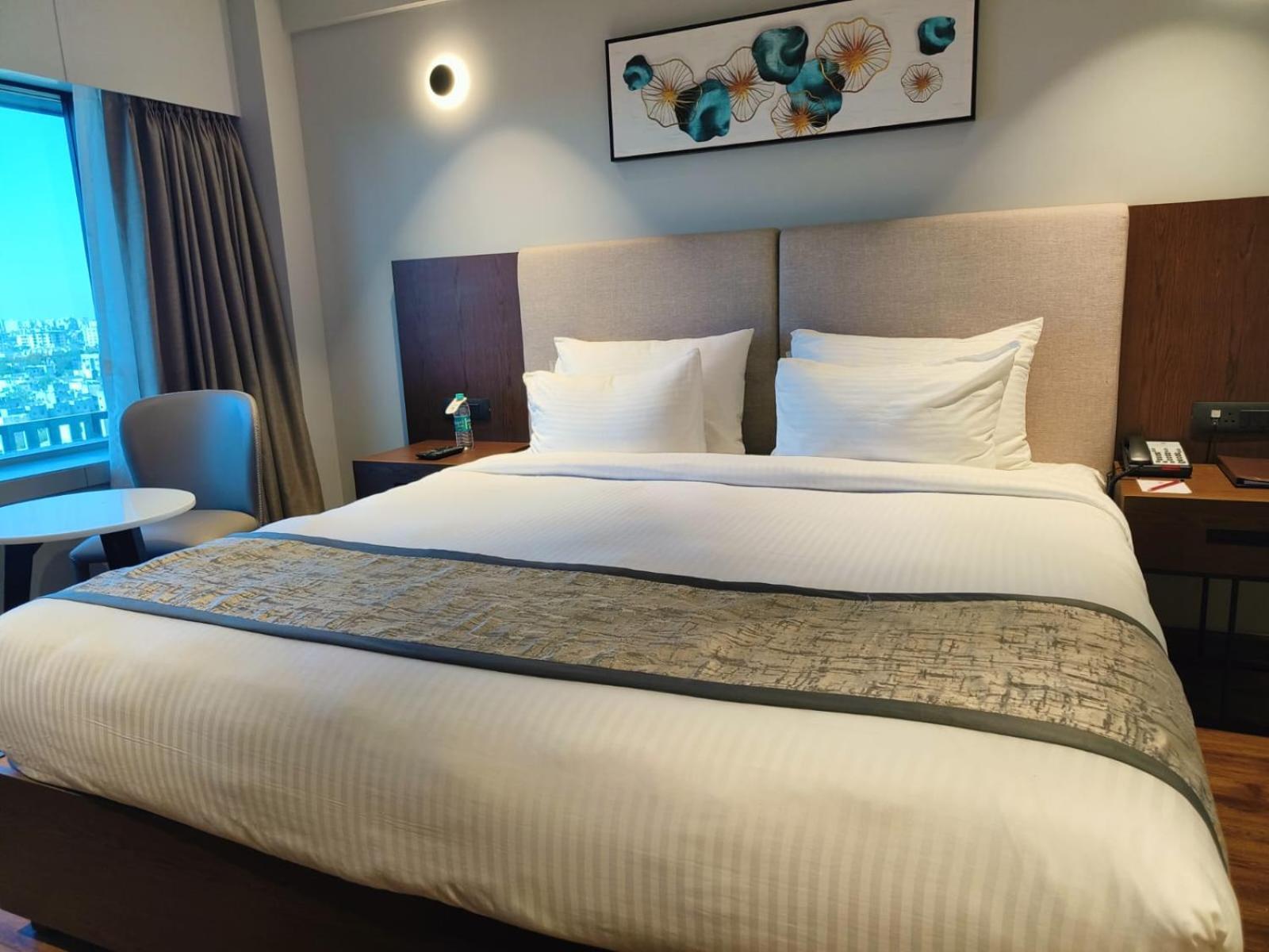 Ramee International Surat Hotell Exteriör bild