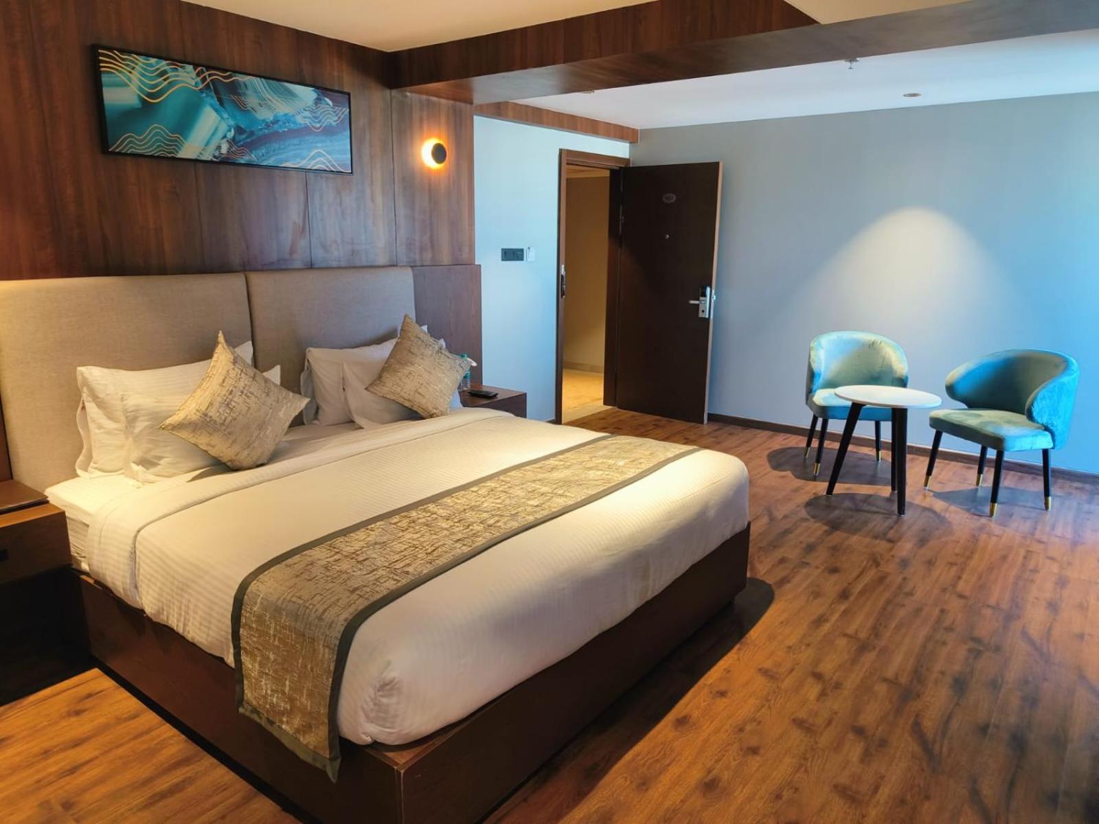 Ramee International Surat Hotell Exteriör bild